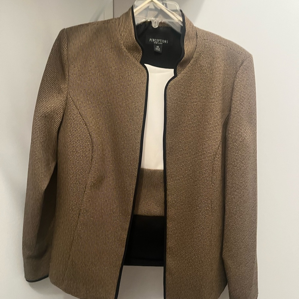 ⛄️Perceptions Women's Brown Blazer with Black Trim